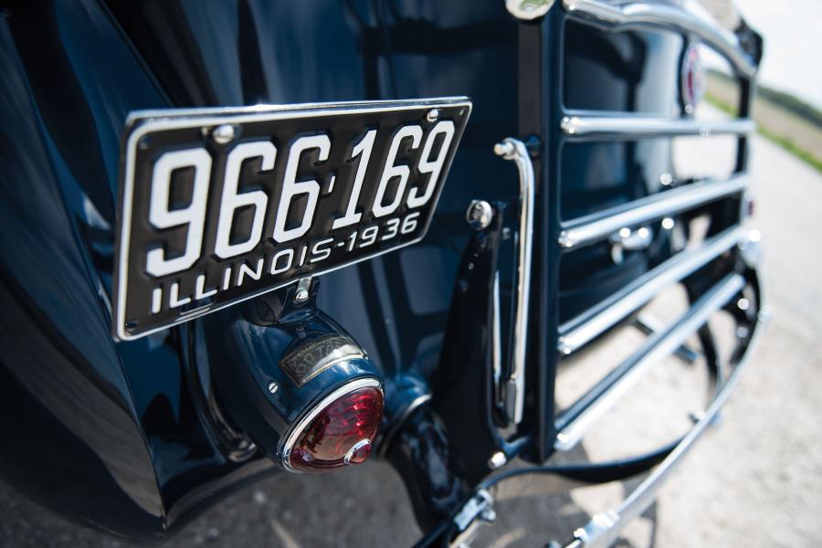 Детали экстерьера Packard Twelve Sport Phaeton 1936 года  (фото 3 из 35)